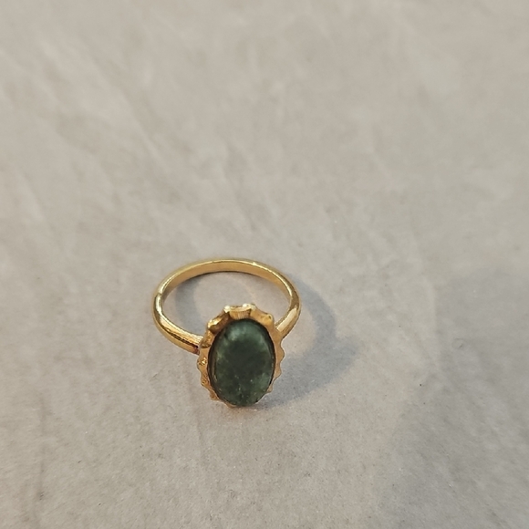 Sarah Coventry Gold Ring with Green Stone - Picture 3 of 7